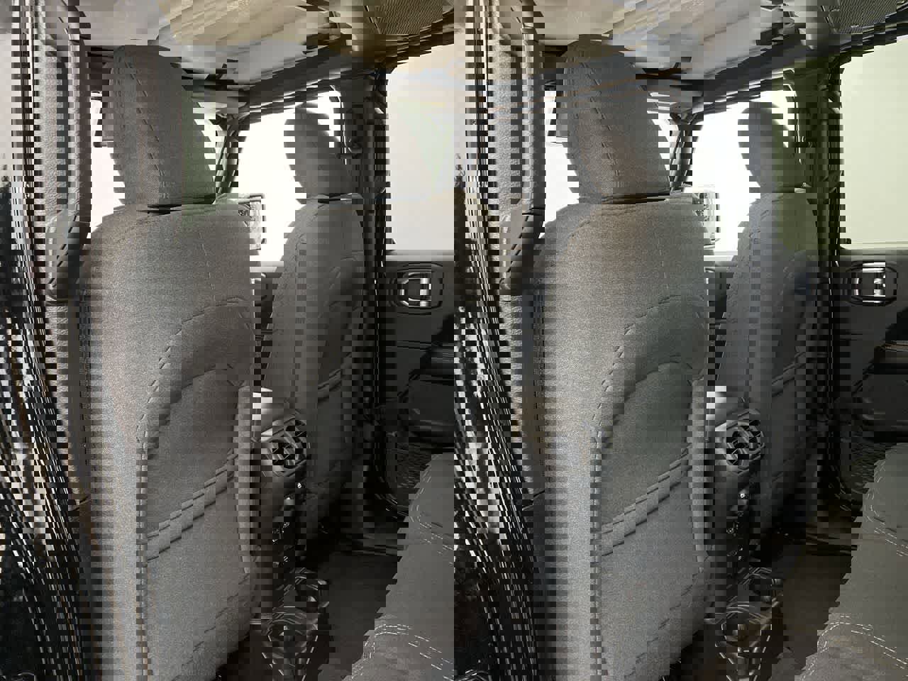 Used 2025 Jeep Wrangler Sahara image 15