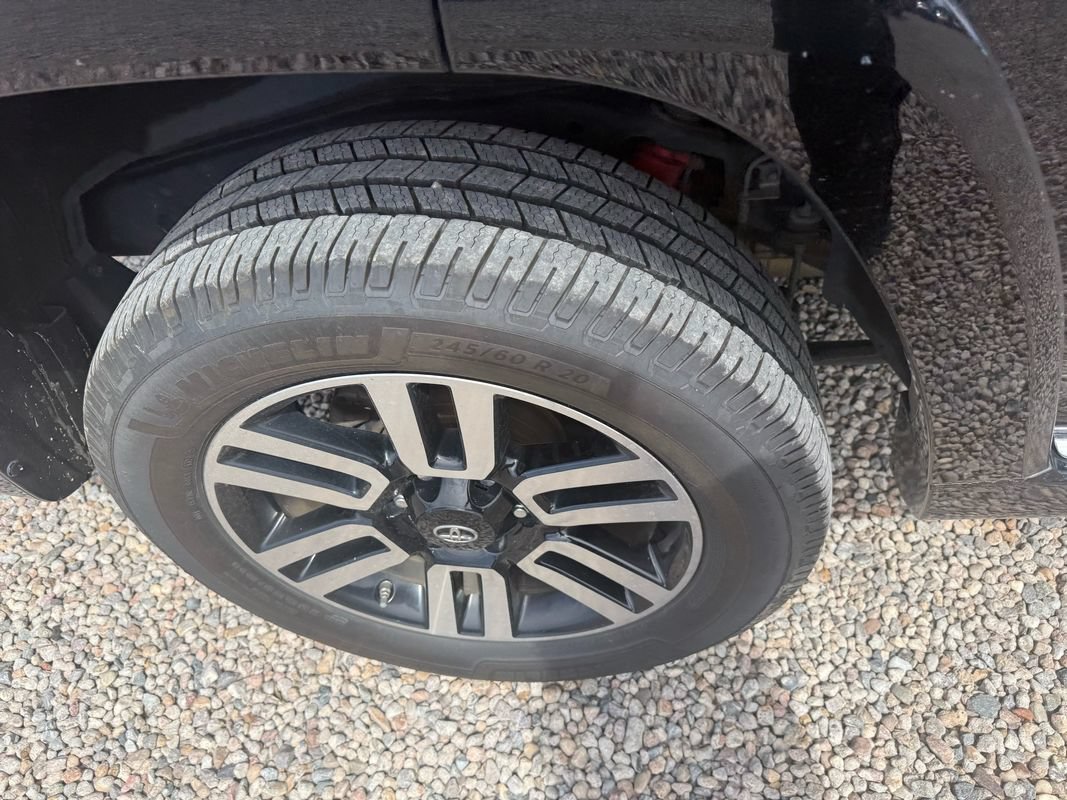 Used 2018 Toyota 4Runner Limited AWD/4WD image 34
