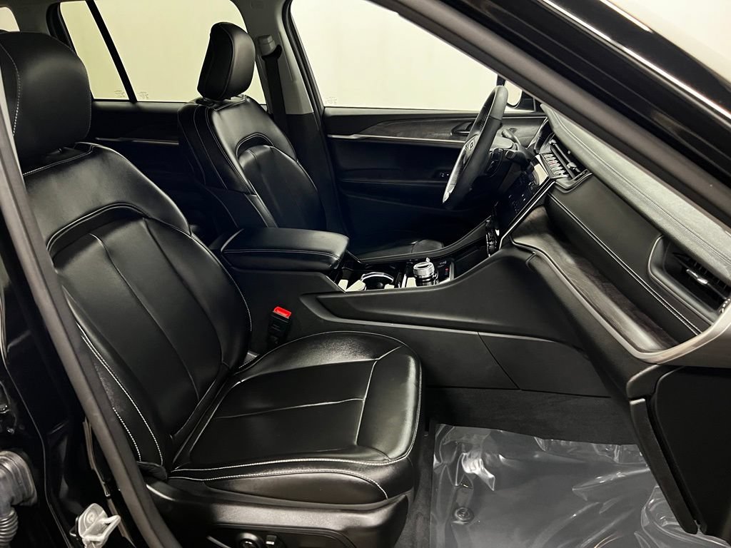 Used 2023 Jeep Grand Cherokee Limited AWD/4WD image 41