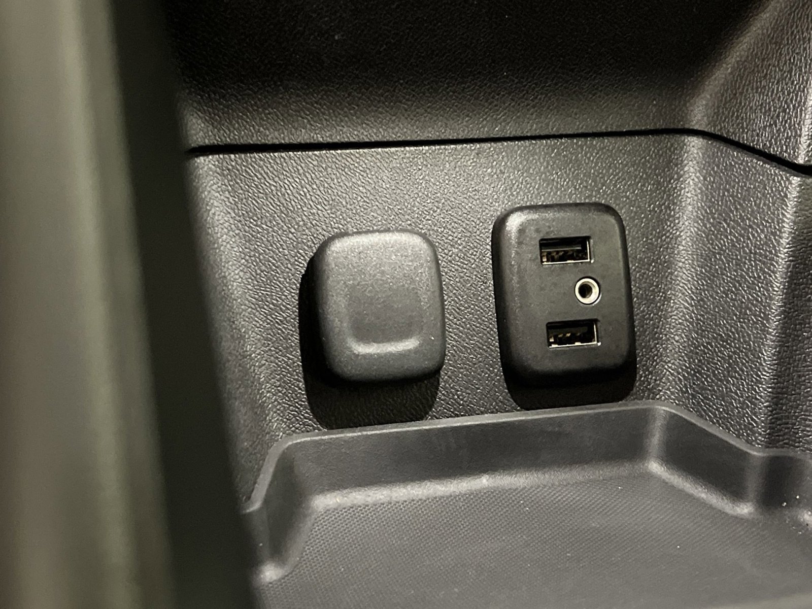 Used 2017 Chevrolet Volt Premier w/ Driver Confidence II Package image 34