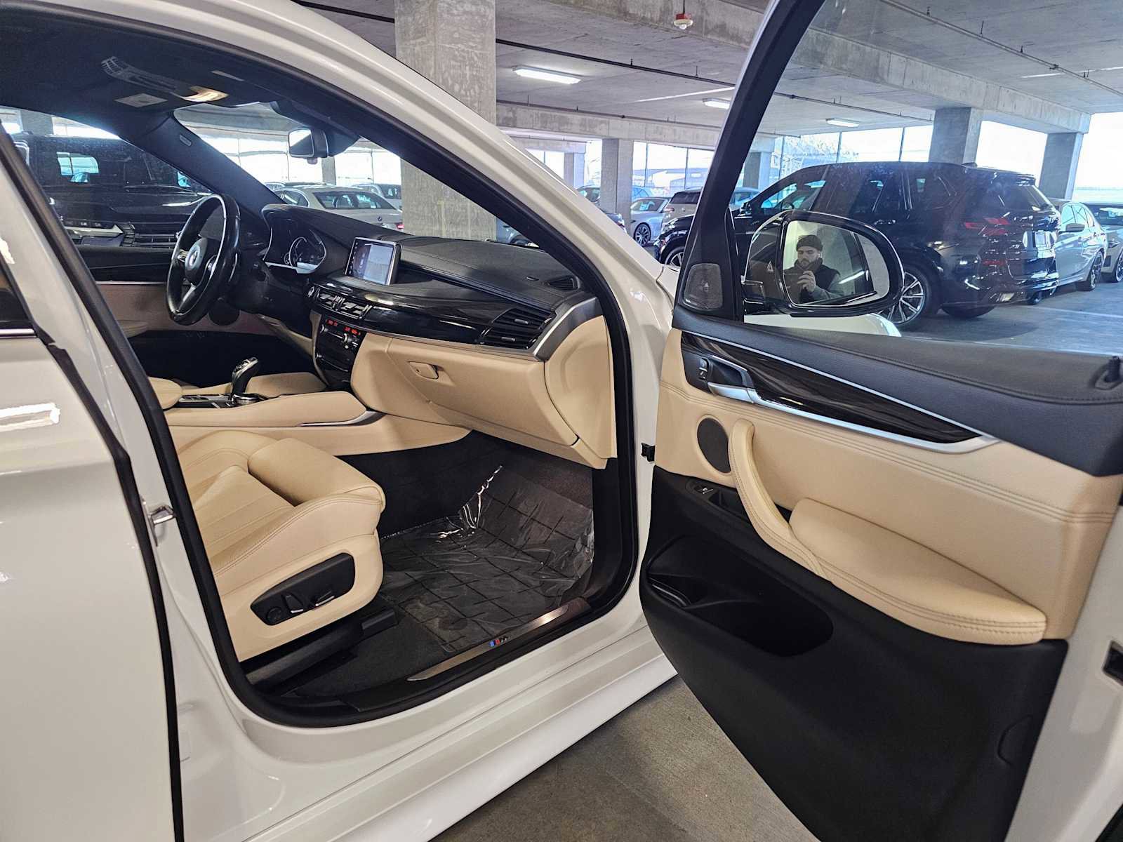 Used 2019 BMW X6 xDrive35i w/ M Sport Package image 40