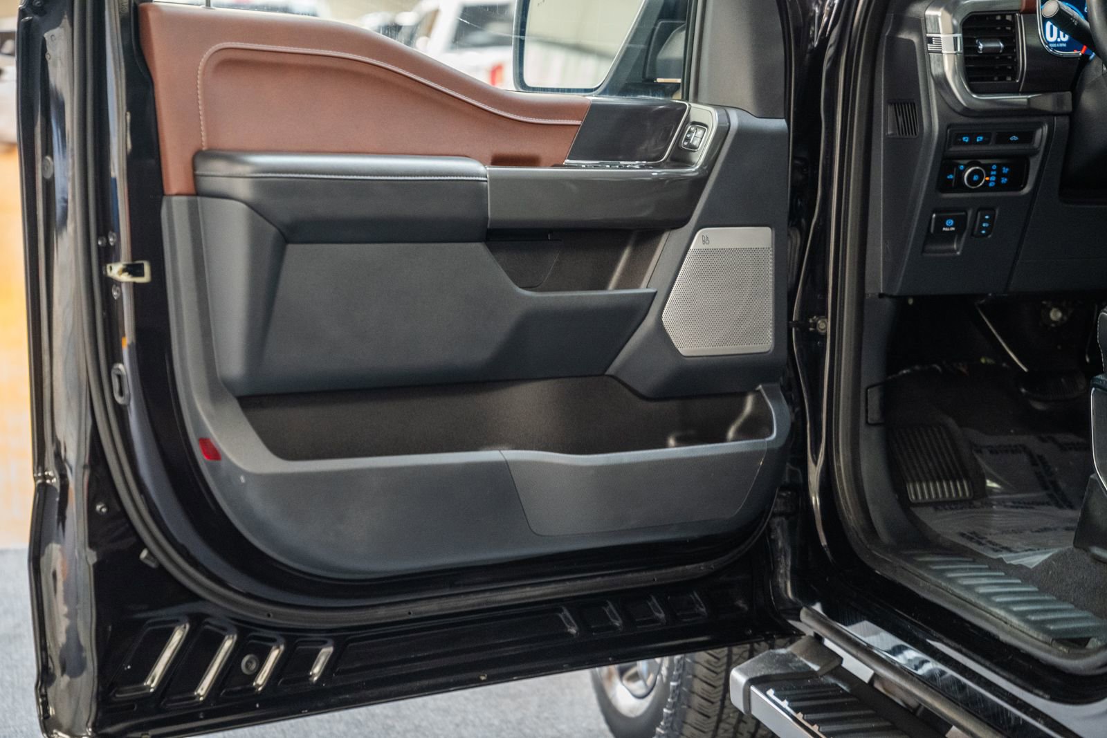 Certified 2023 Ford F150 Lariat w/ Equipment Group 502A High image 48