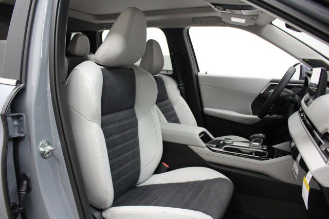 New 2026 Mitsubishi Outlander SE image 19
