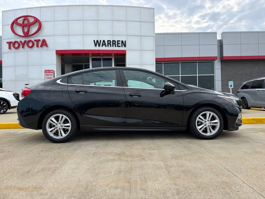 Used 2017 Chevrolet Cruze LT w/ Sun And Sound Package FWD image 3