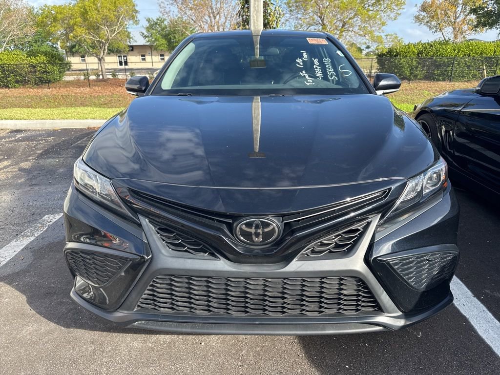 Used 2024 Toyota Camry SE FWD image 2