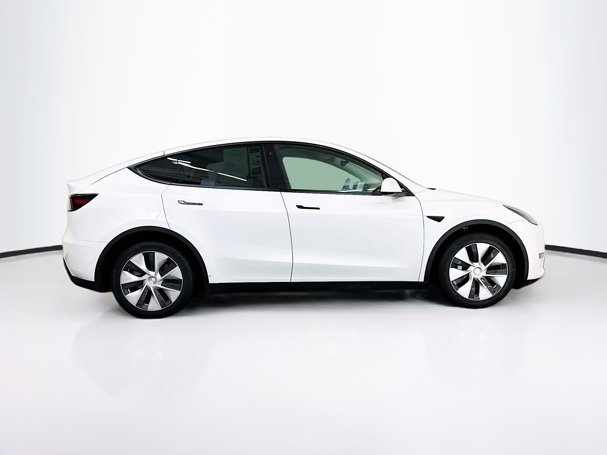 Used 2022 Tesla Model Y Long Range image 10