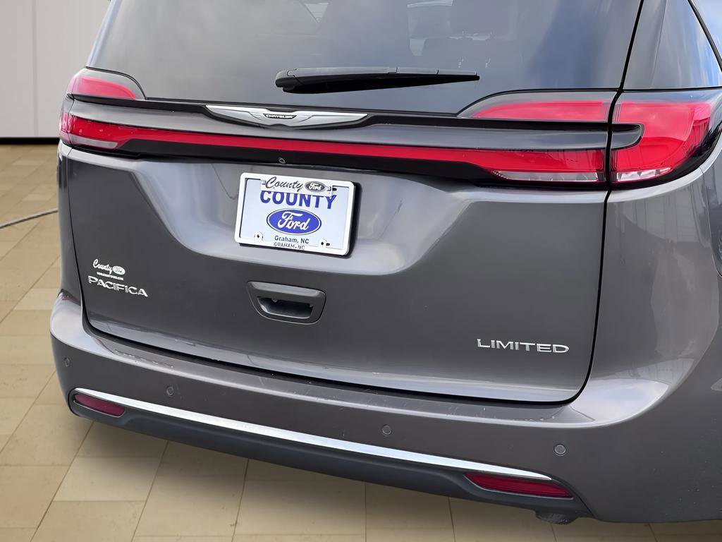 Used 2022 Chrysler Pacifica Limited FWD image 45