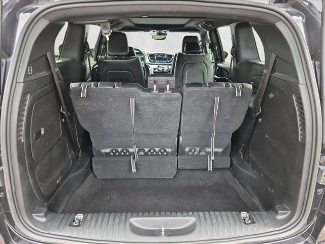 Used 2023 Chrysler Pacifica Limited w/ S Appearance Package FWD image 6