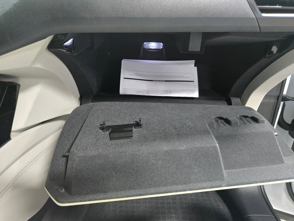 Used 2022 Audi e-tron Premium Plus w/ Premium Plus Package image 61