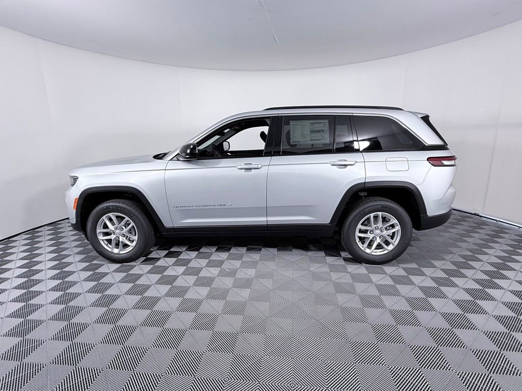 New 2025 Jeep Grand Cherokee Laredo image 7