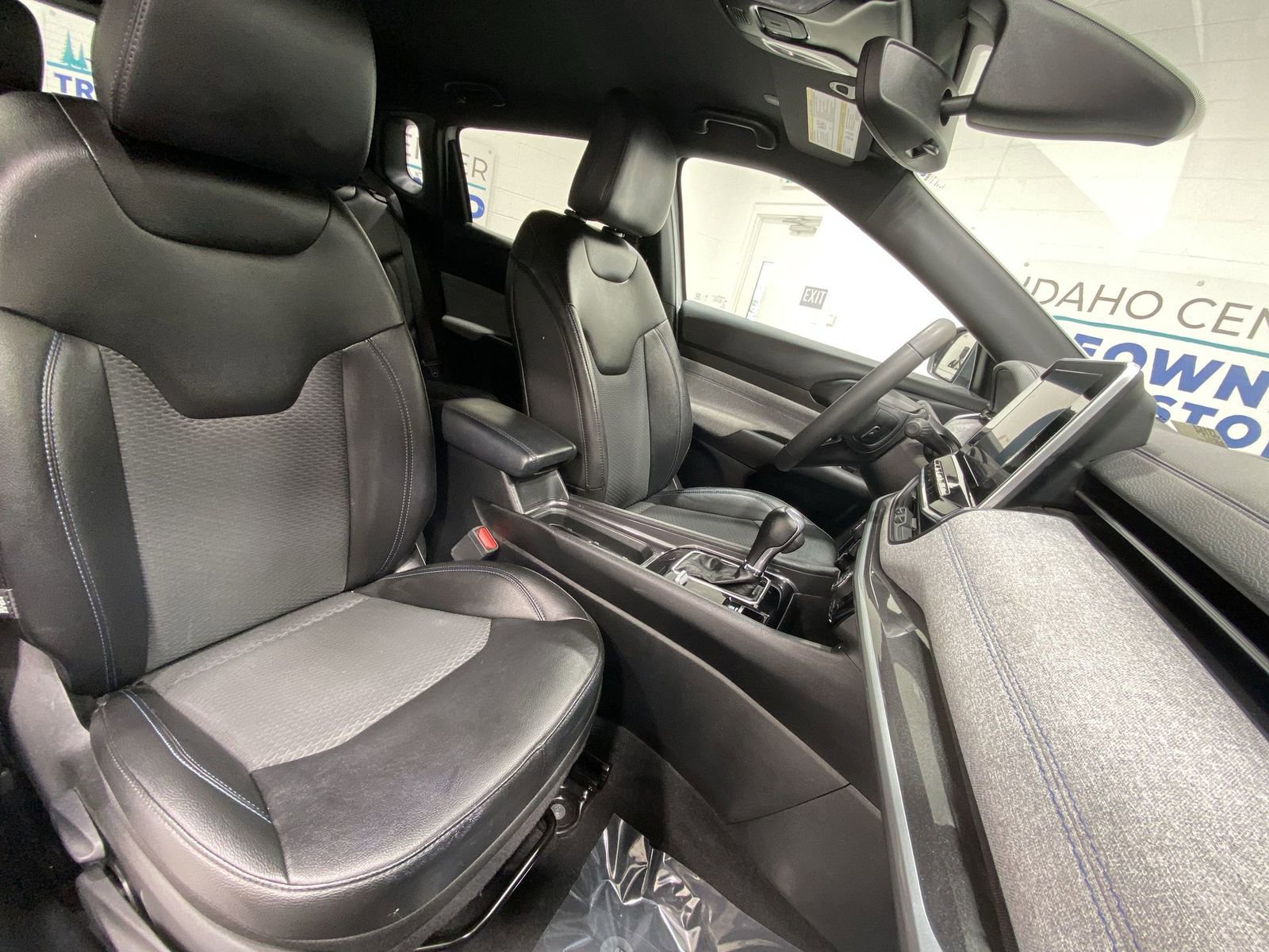 Used 2025 Jeep Compass Latitude image 23