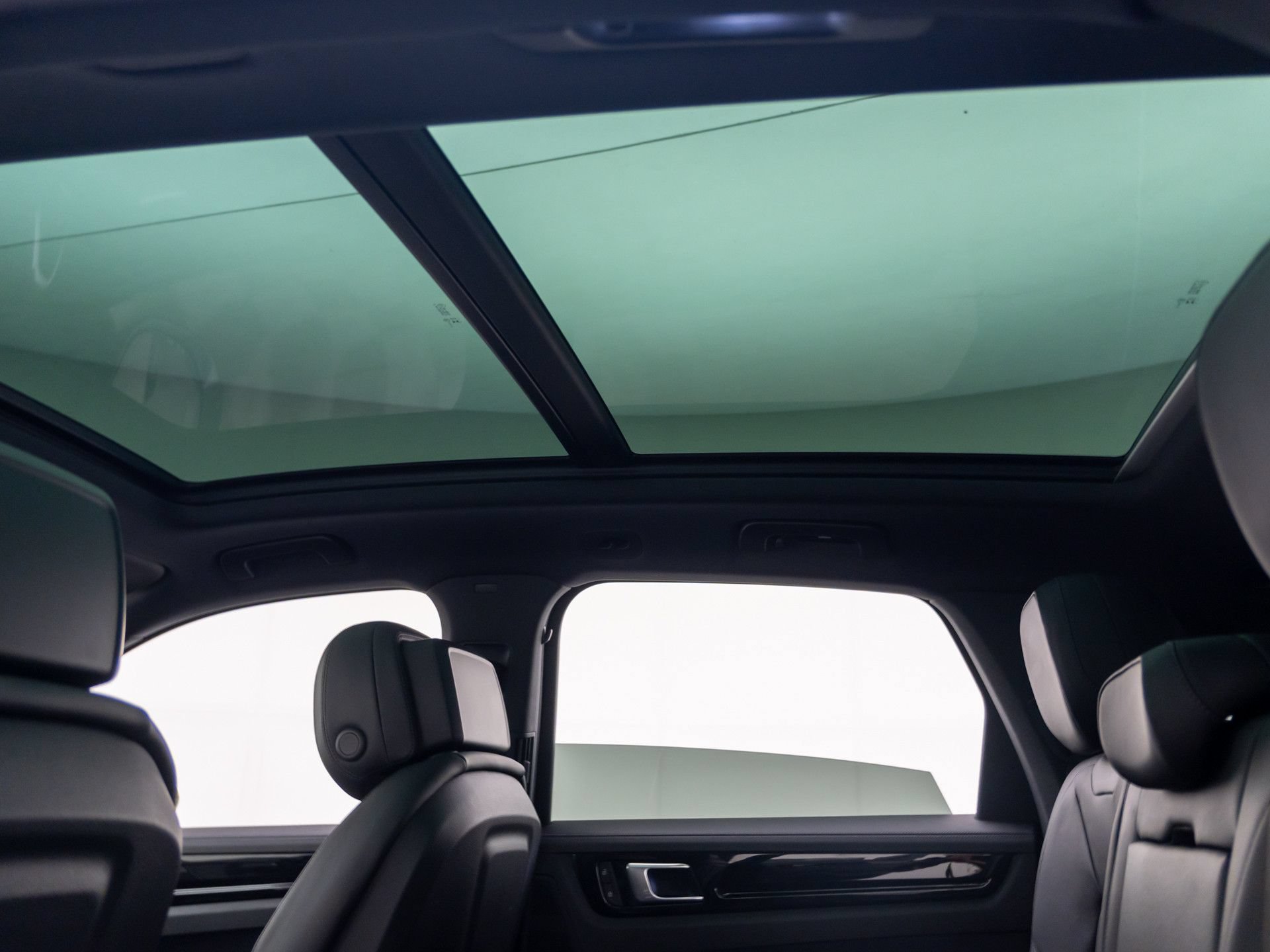 Certified 2023 Porsche Cayenne AWD/4WD image 17