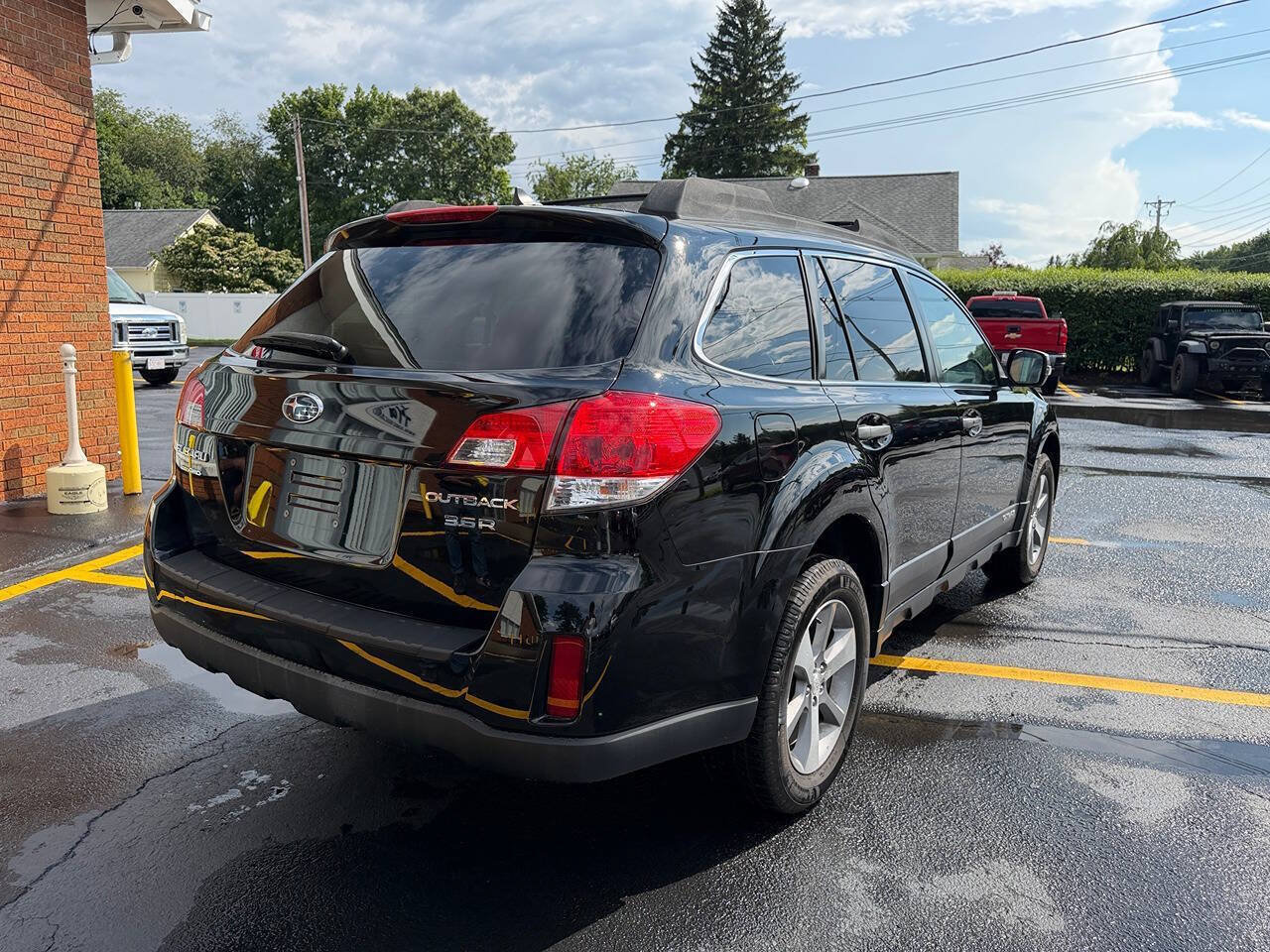 Used 2013 Subaru Outback 3.6R Limited AWD/4WD image 9