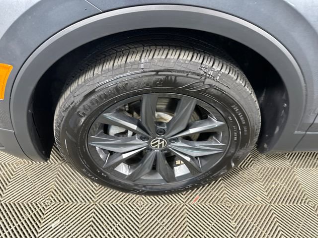 Used 2024 Volkswagen Tiguan SE image 10