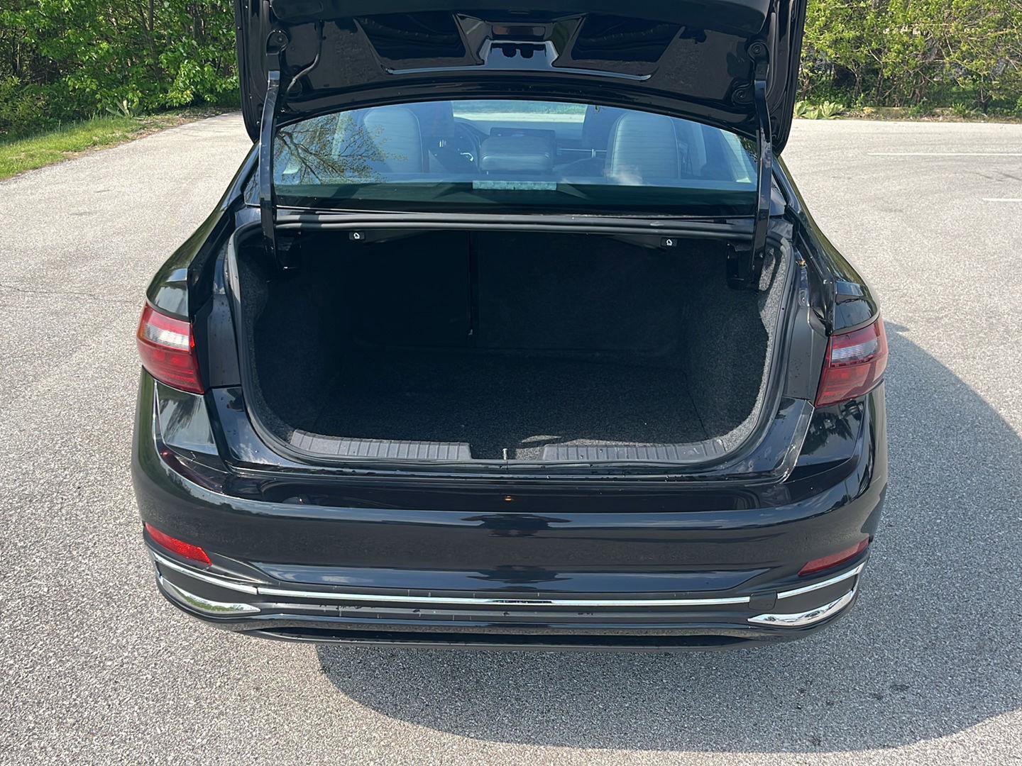 Used 2025 Volkswagen Jetta SE FWD image 5