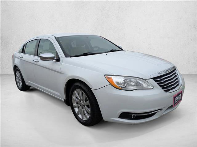 Used 2013 Chrysler 200 Limited image 3