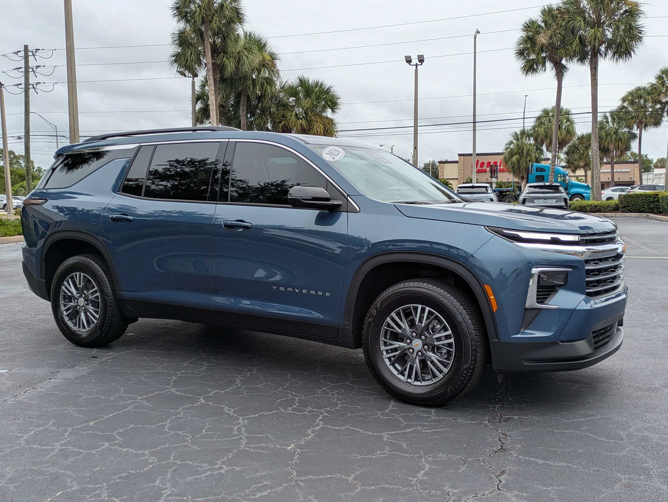 Used 2026 Chevrolet Traverse LT FWD image 6