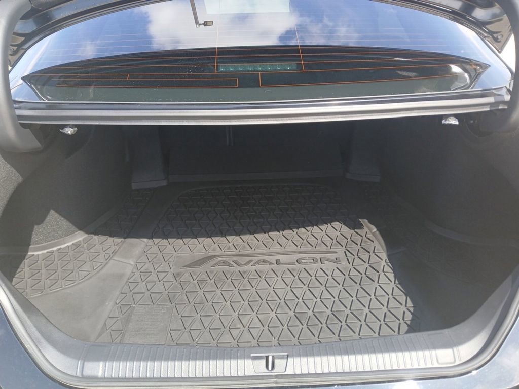 Used 2021 Toyota Avalon XSE image 16