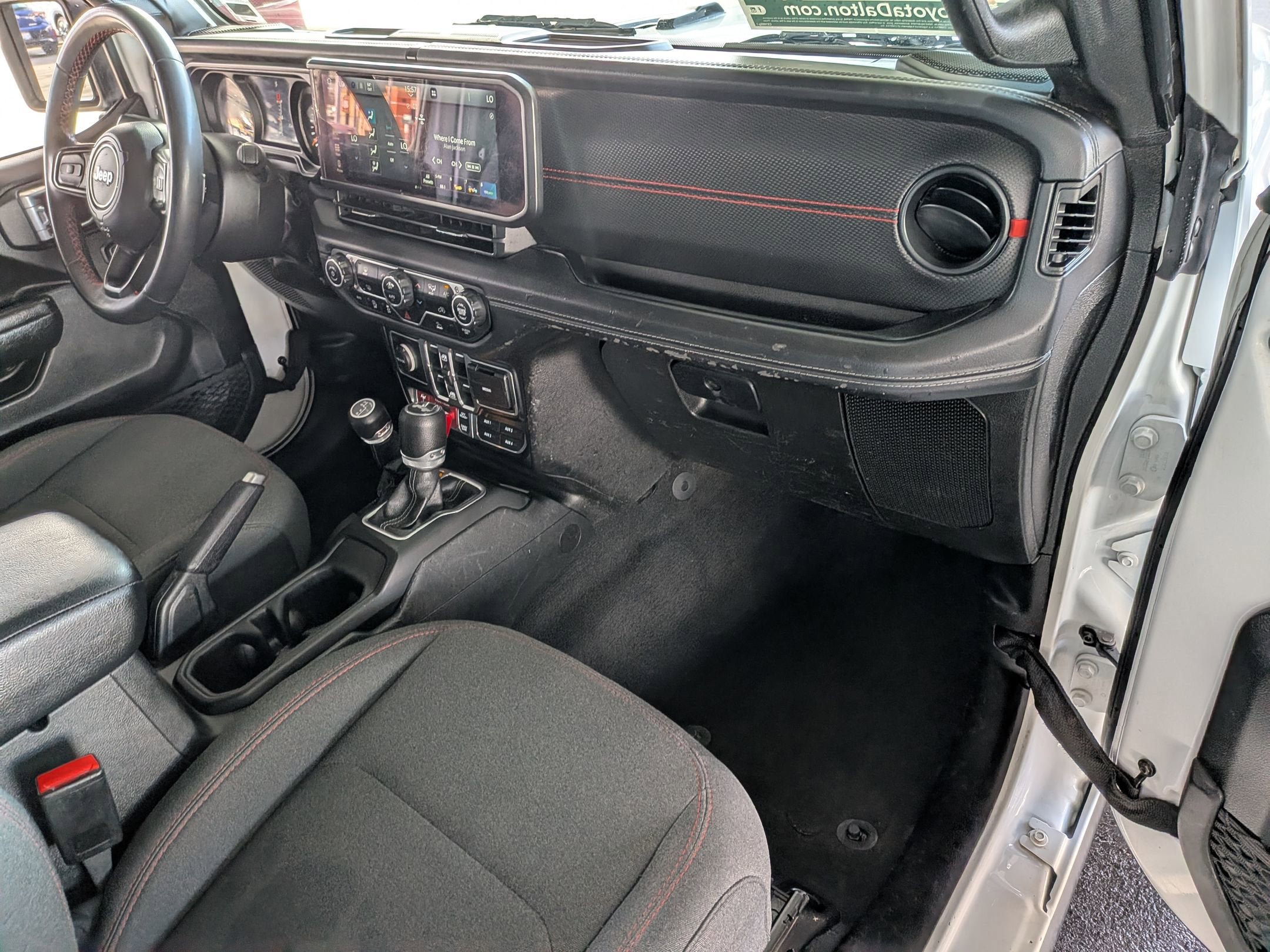 Used 2024 Jeep Wrangler Unlimited Rubicon image 31