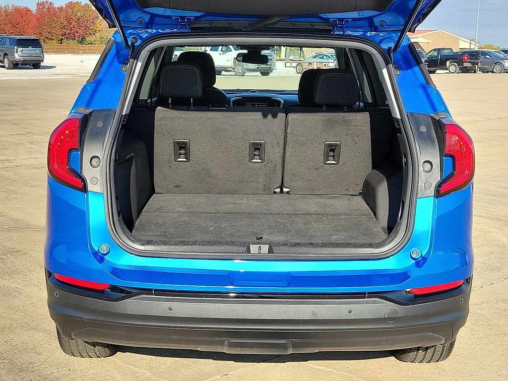 Used 2024 GMC Terrain SLE w/ Elevation Edition image 8