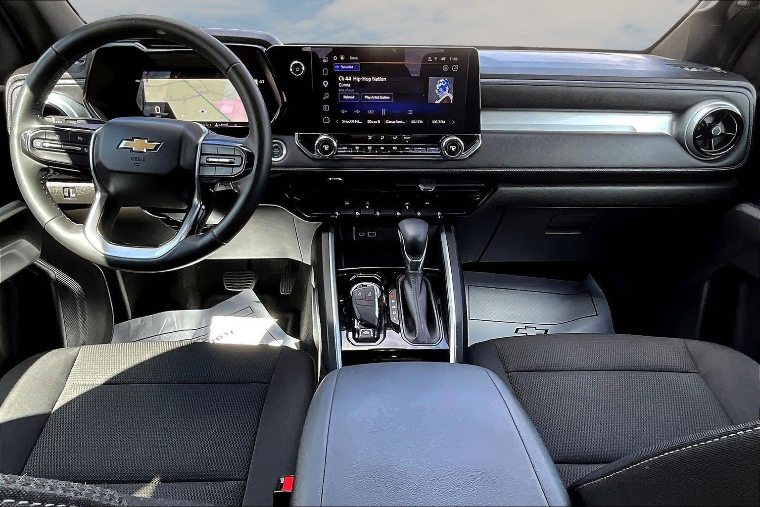 Used 2024 Chevrolet Colorado LT w/ LT Convenience Package image 8