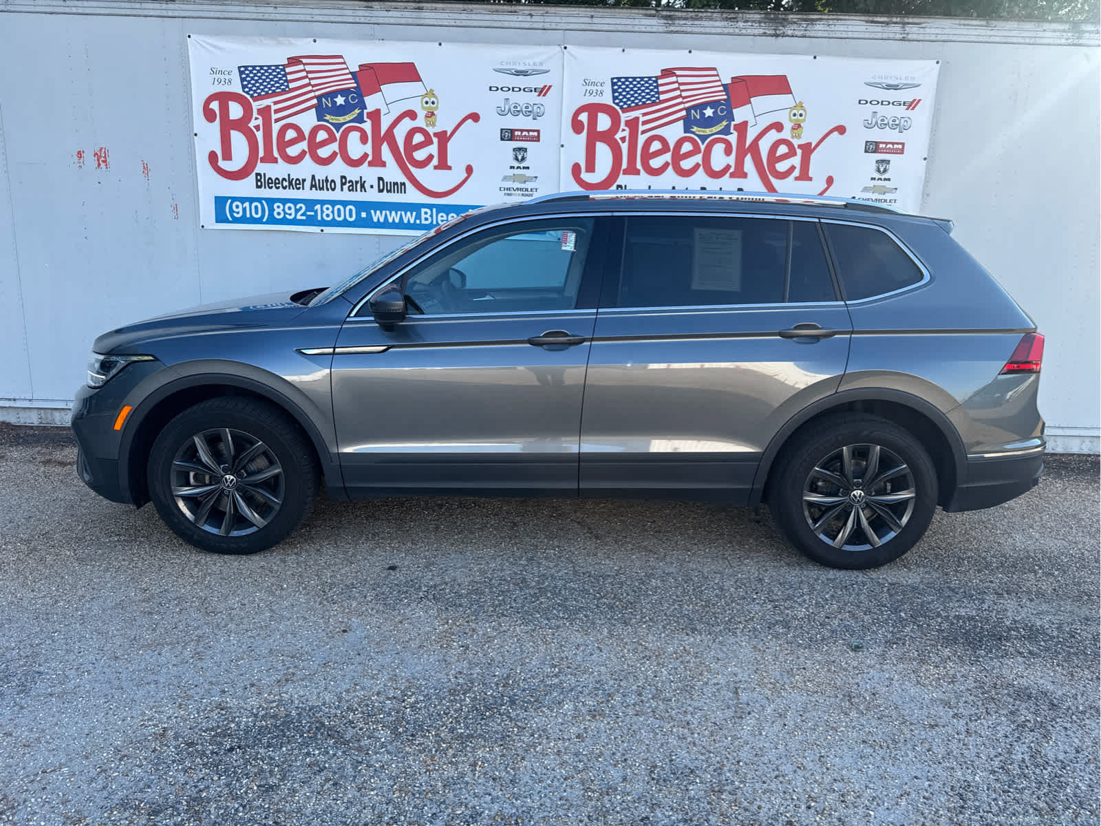 Used 2023 Volkswagen Tiguan SE AWD/4WD image 7