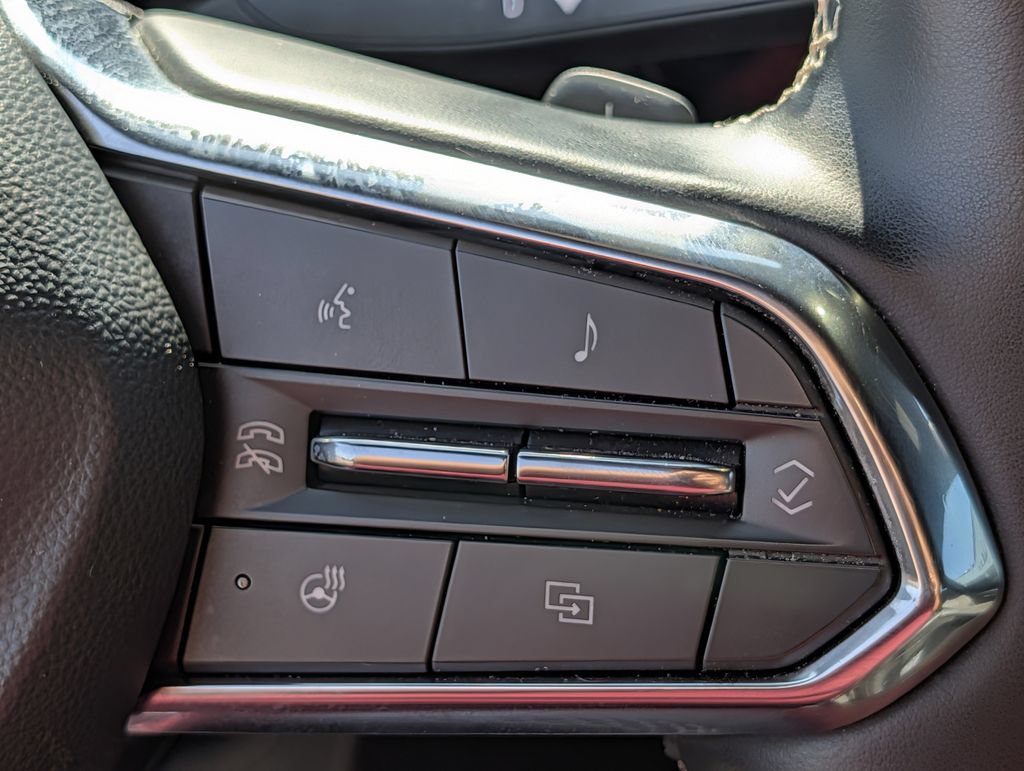 Used 2025 Chevrolet Traverse LT FWD image 19