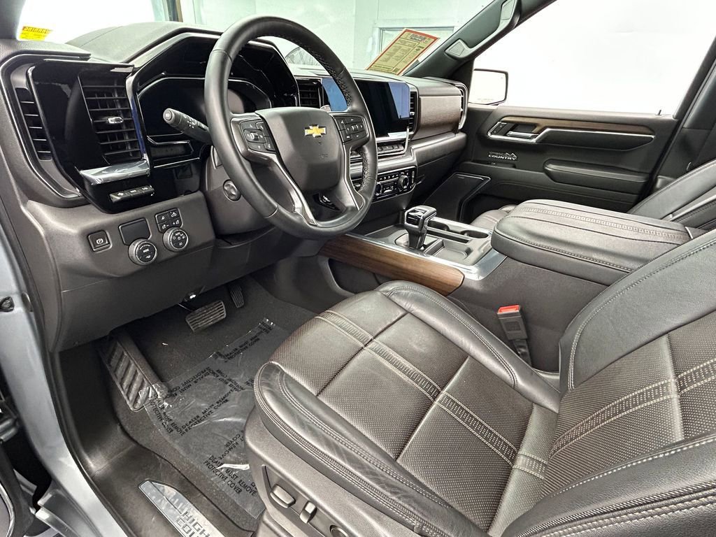 Used 2024 Chevrolet Silverado 1500 High Country w/ Technology Package image 12