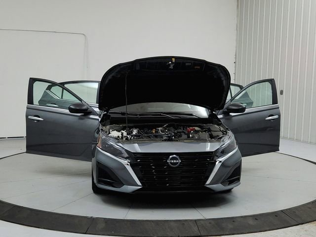 Used 2025 Nissan Altima 2.5 SV image 10
