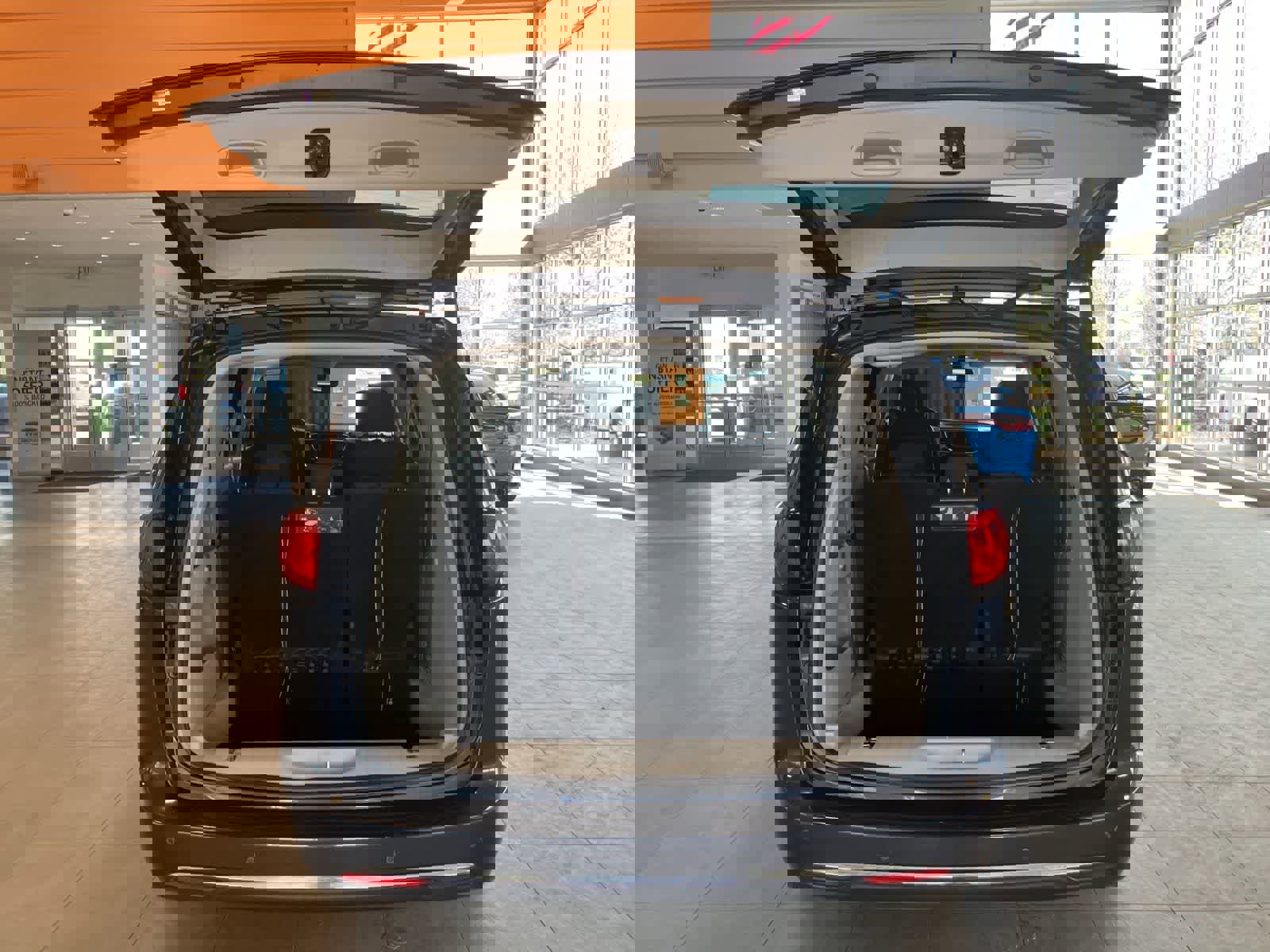 Used 2020 Chrysler Pacifica Touring w/ Cold Weather Group image 28