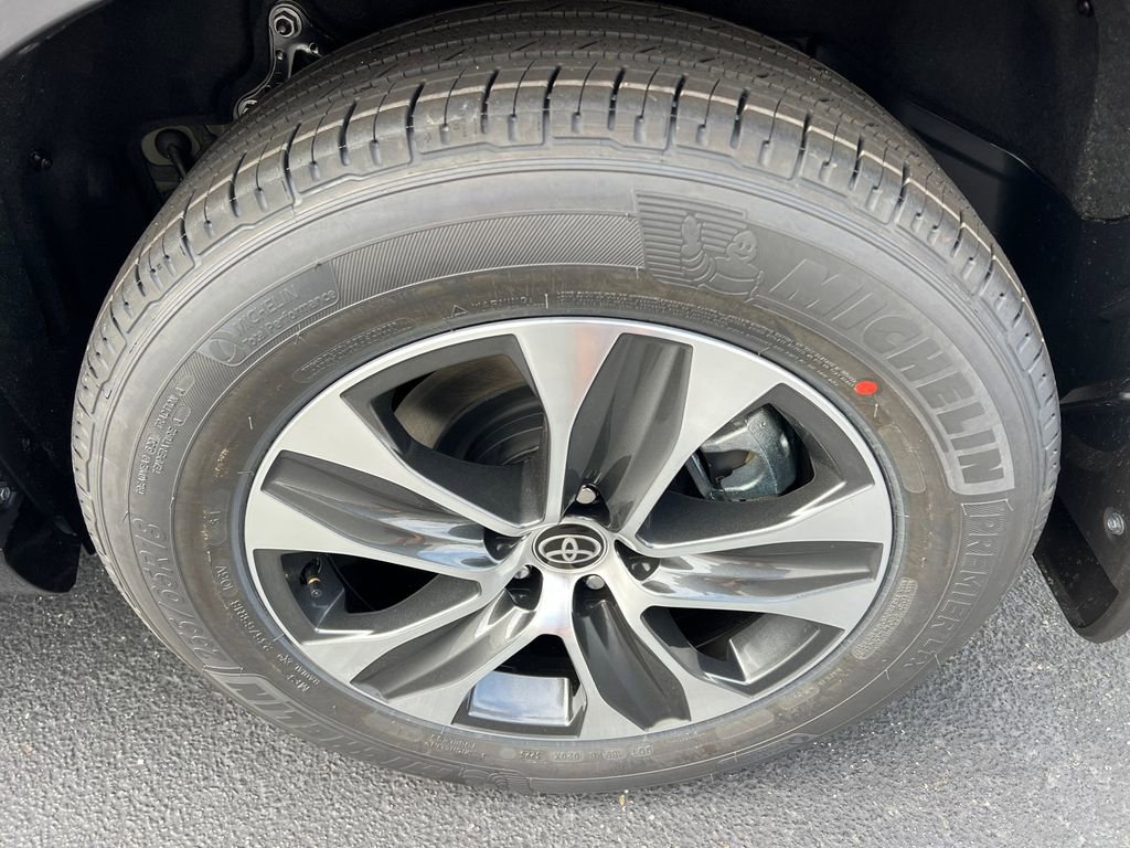 New 2025 Toyota Highlander XLE image 20