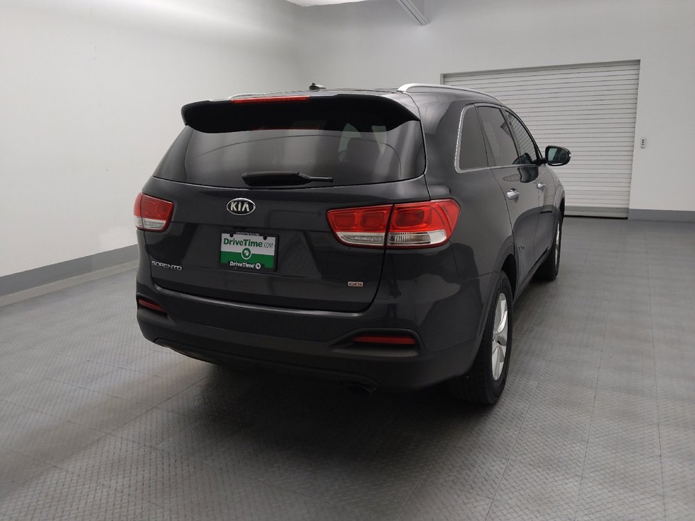 Used 2017 Kia Sorento LX image 7