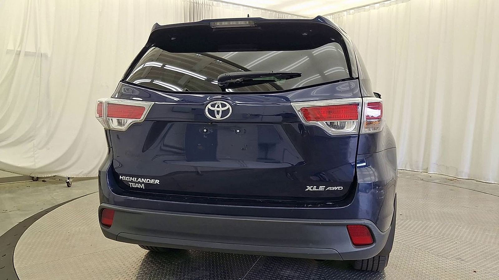 Used 2015 Toyota Highlander XLE AWD/4WD image 2