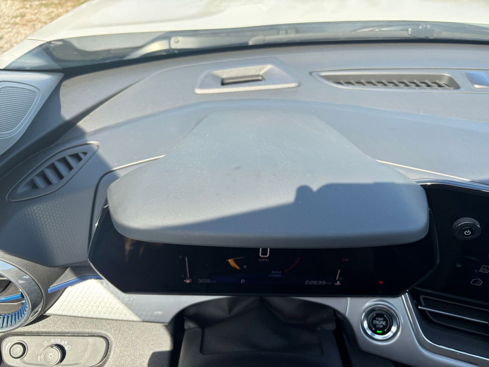 Used 2025 Chevrolet Trax LT image 35
