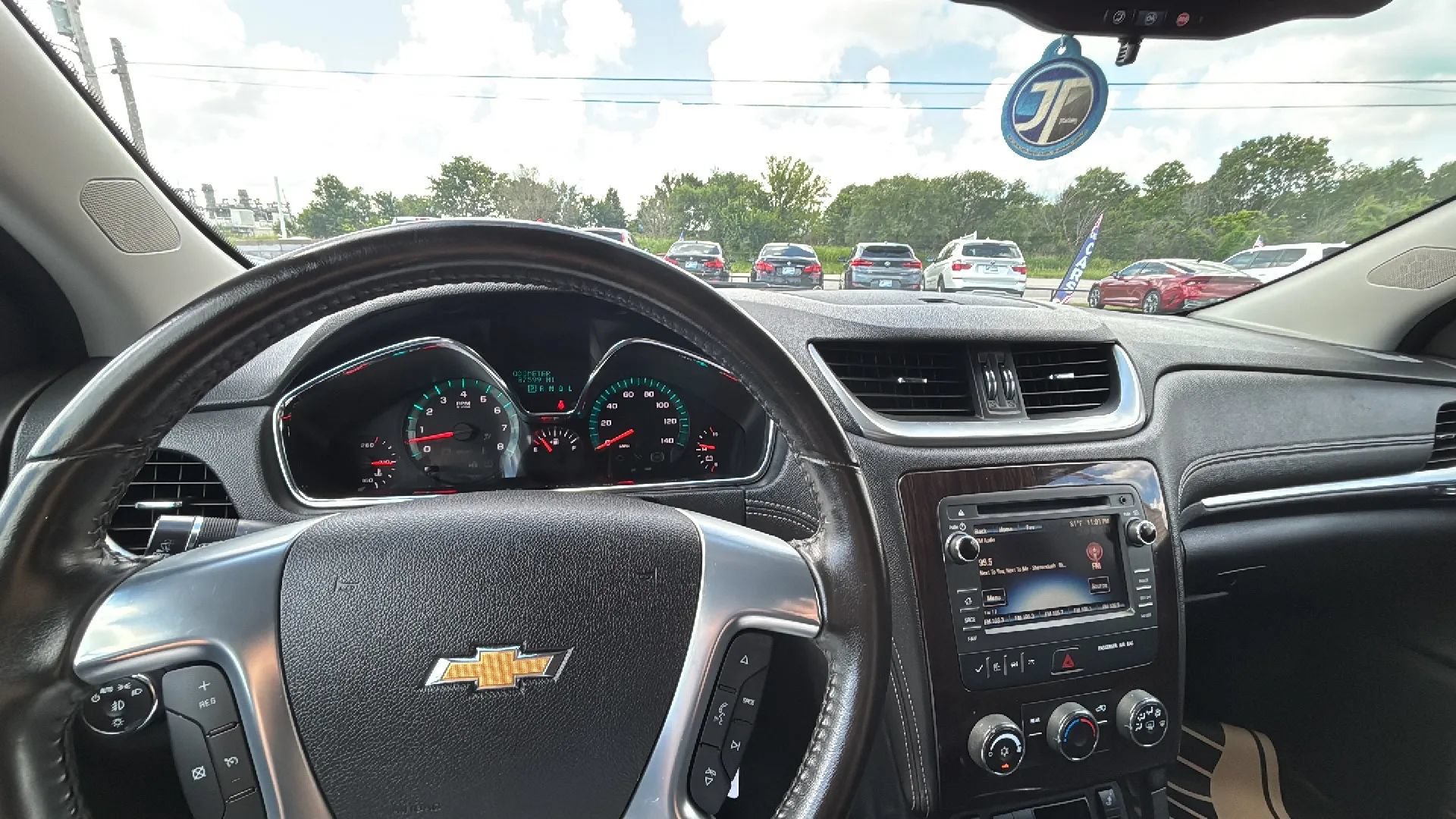 Used 2017 Chevrolet Traverse LT FWD image 15