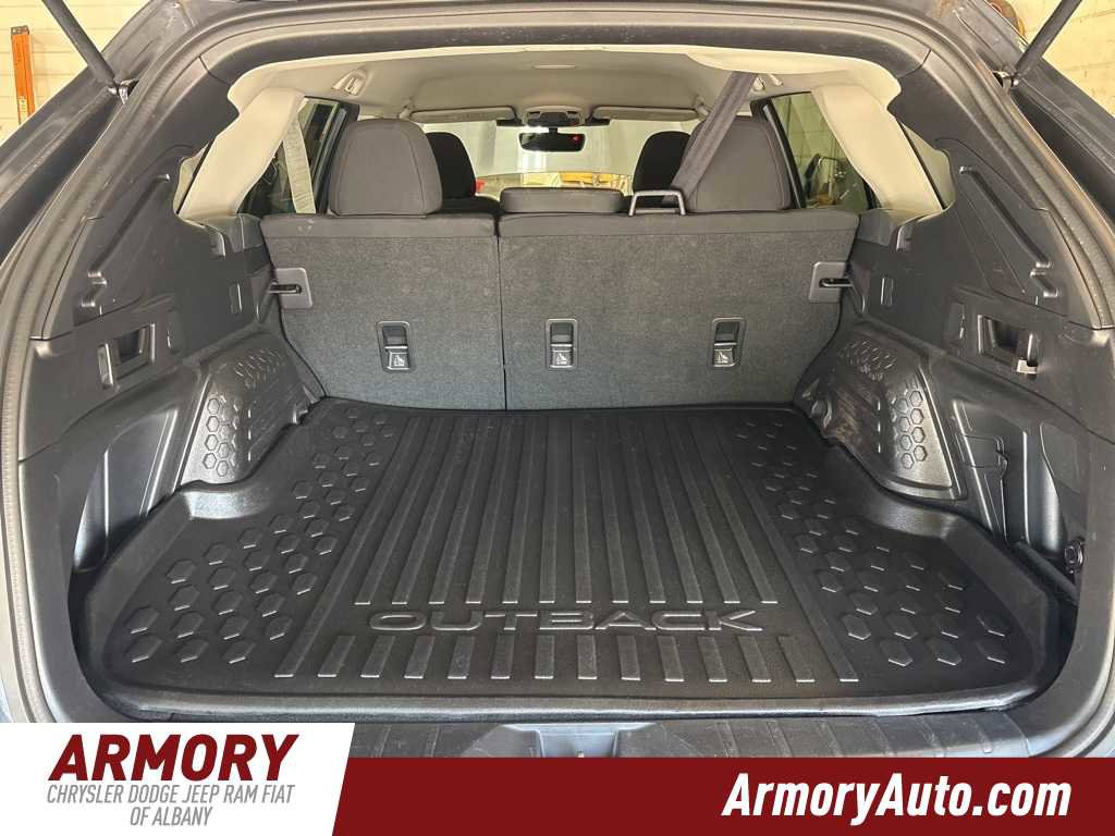Used 2023 Subaru Outback Premium image 29