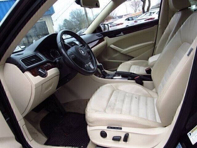 Used 2013 Volkswagen Passat 2.5 SEL Premium FWD image 4
