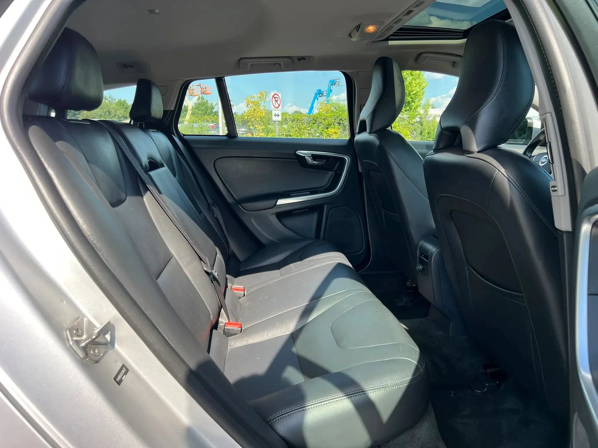 Used 2016 Volvo V60 T5 Premier w/ Convenience Package FWD image 19
