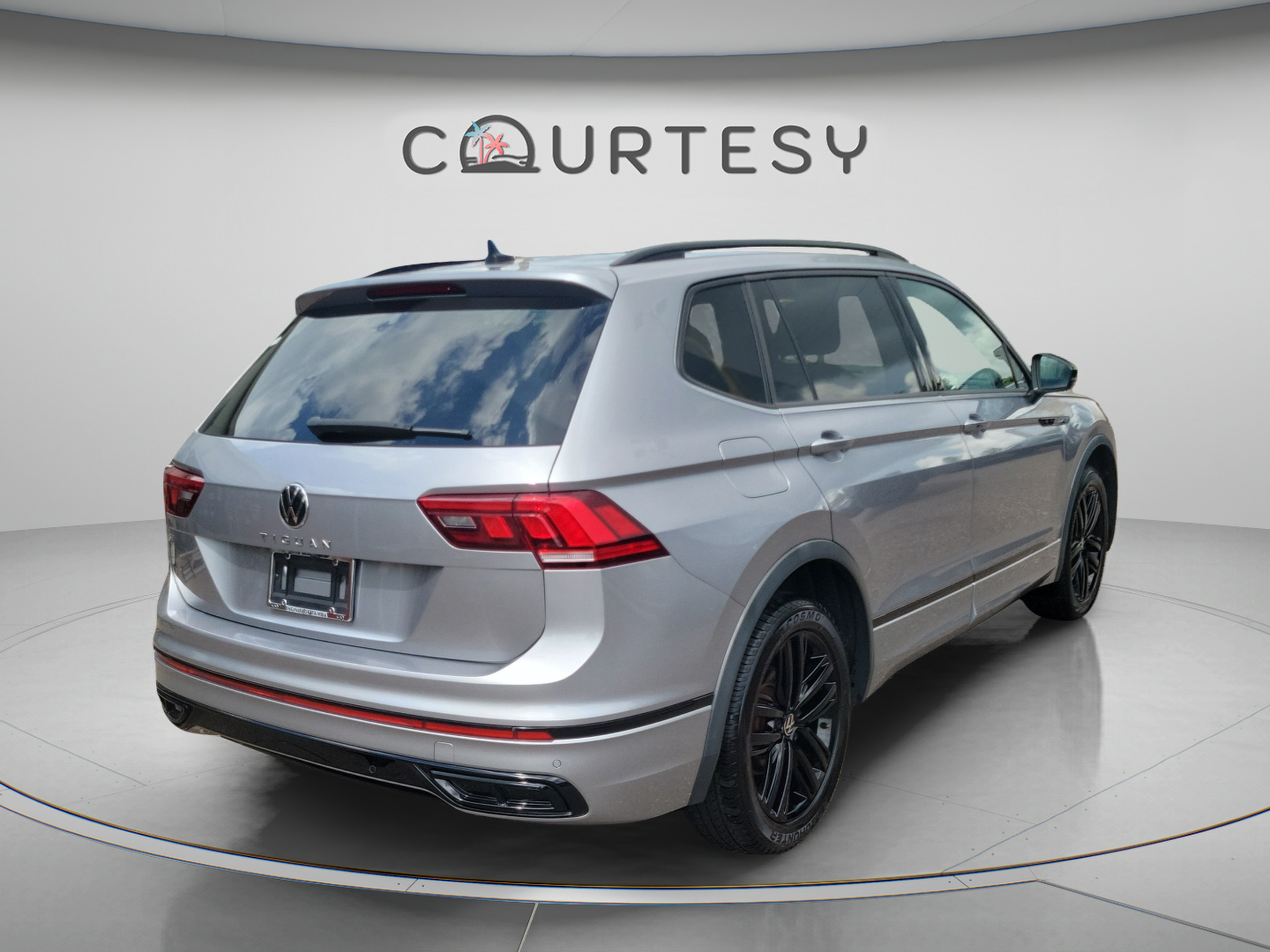 Used 2022 Volkswagen Tiguan SE R-Line FWD image 5