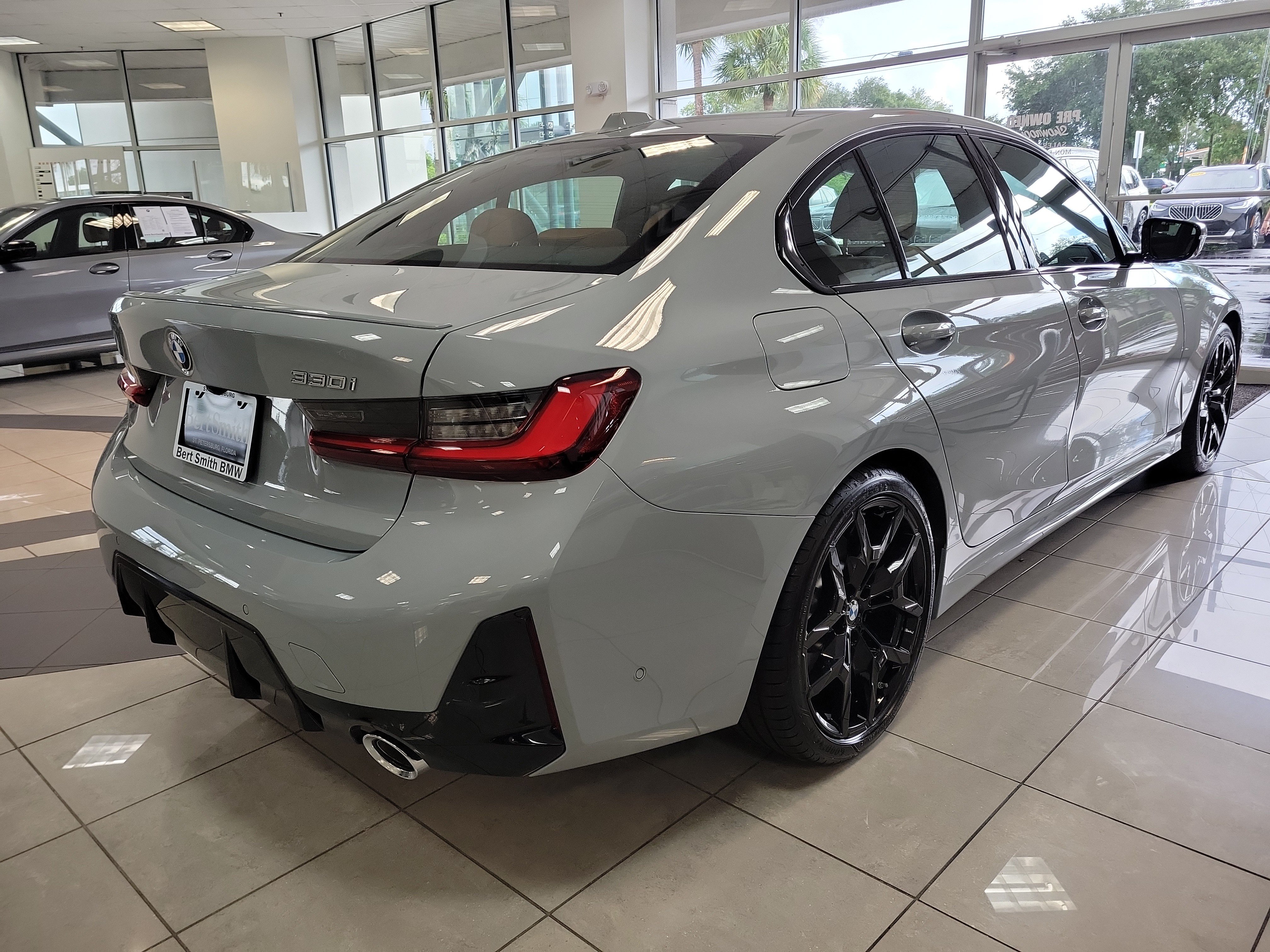 Used 2026 BMW 330i Sedan w/ M Sport Package RWD image 3