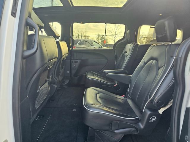 Used 2022 Chrysler Pacifica Limited w/ S Appearance Package image 23