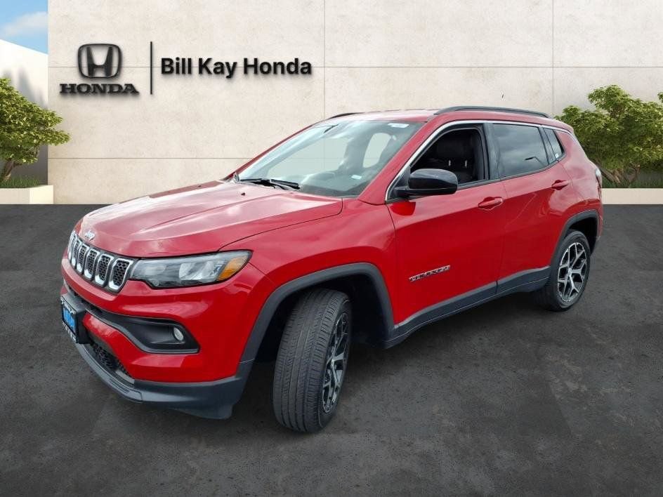 Used 2024 Jeep Compass Latitude AWD/4WD image 8