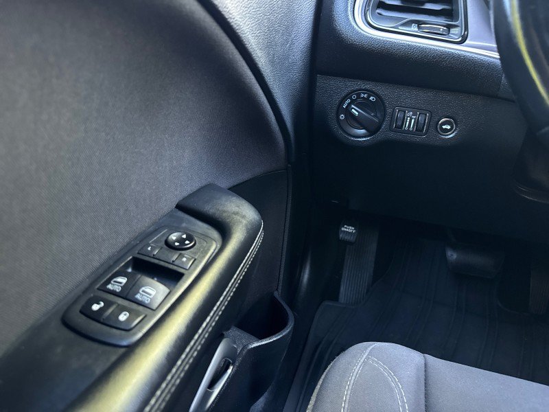 Used 2019 Dodge Challenger SXT AWD/4WD image 11