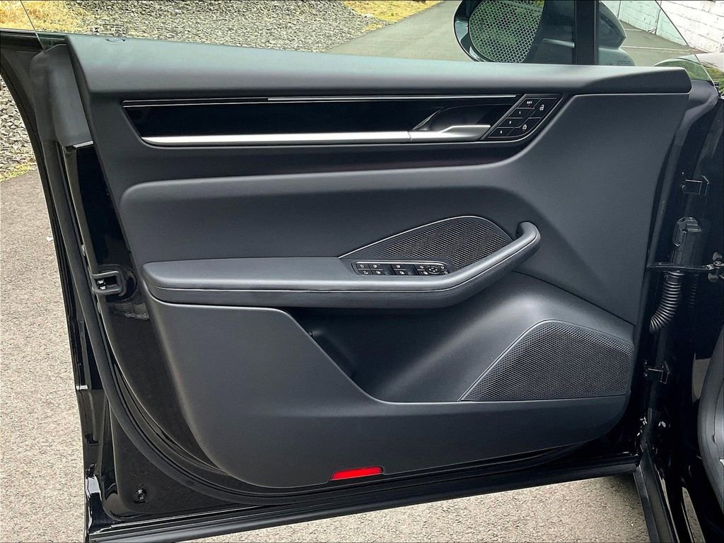 Certified 2024 Porsche Macan 4 Electric image 28