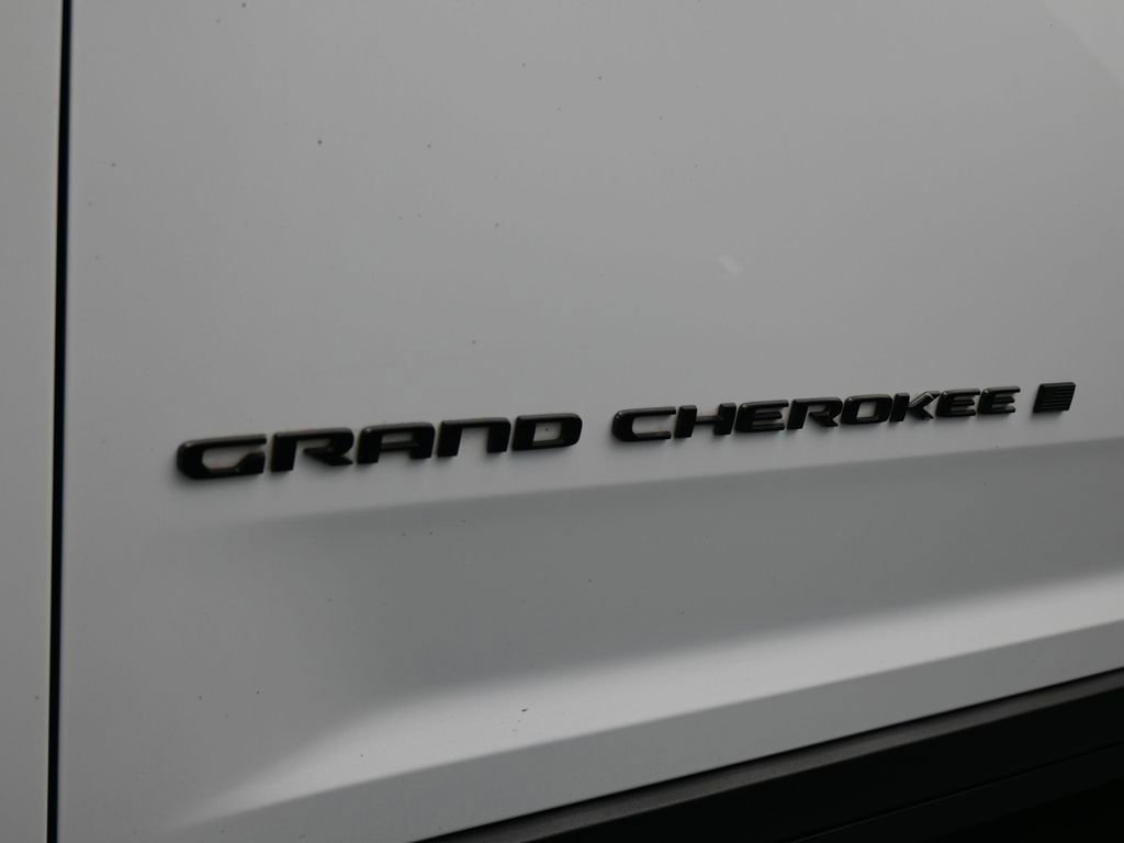 Used 2023 Jeep Grand Cherokee L Laredo RWD image 28