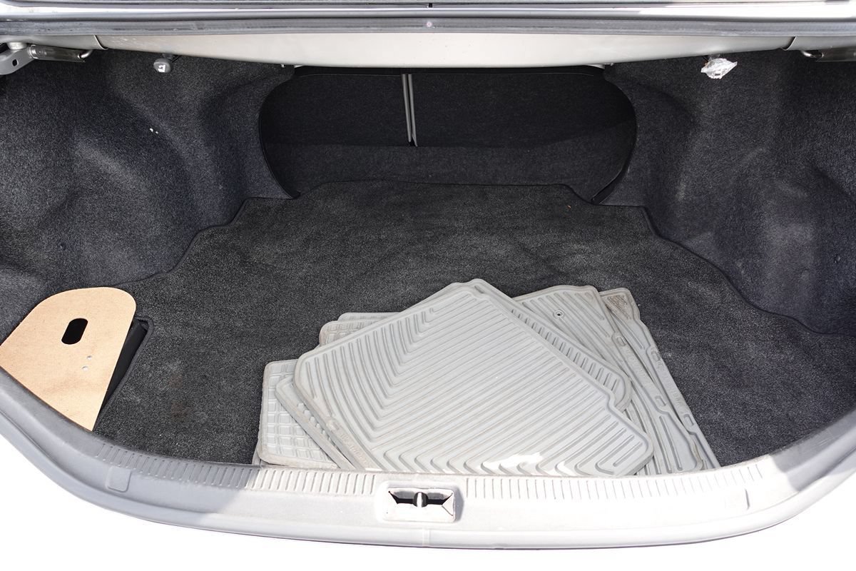 Used 2011 Toyota Camry LE FWD image 8