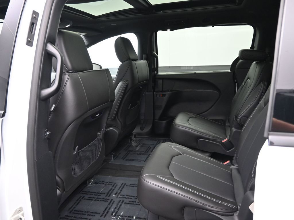 New 2026 Chrysler Pacifica Select image 23