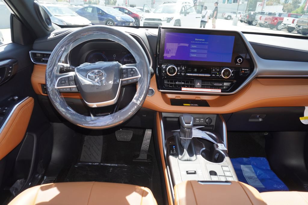 New 2026 Toyota Highlander Platinum image 11