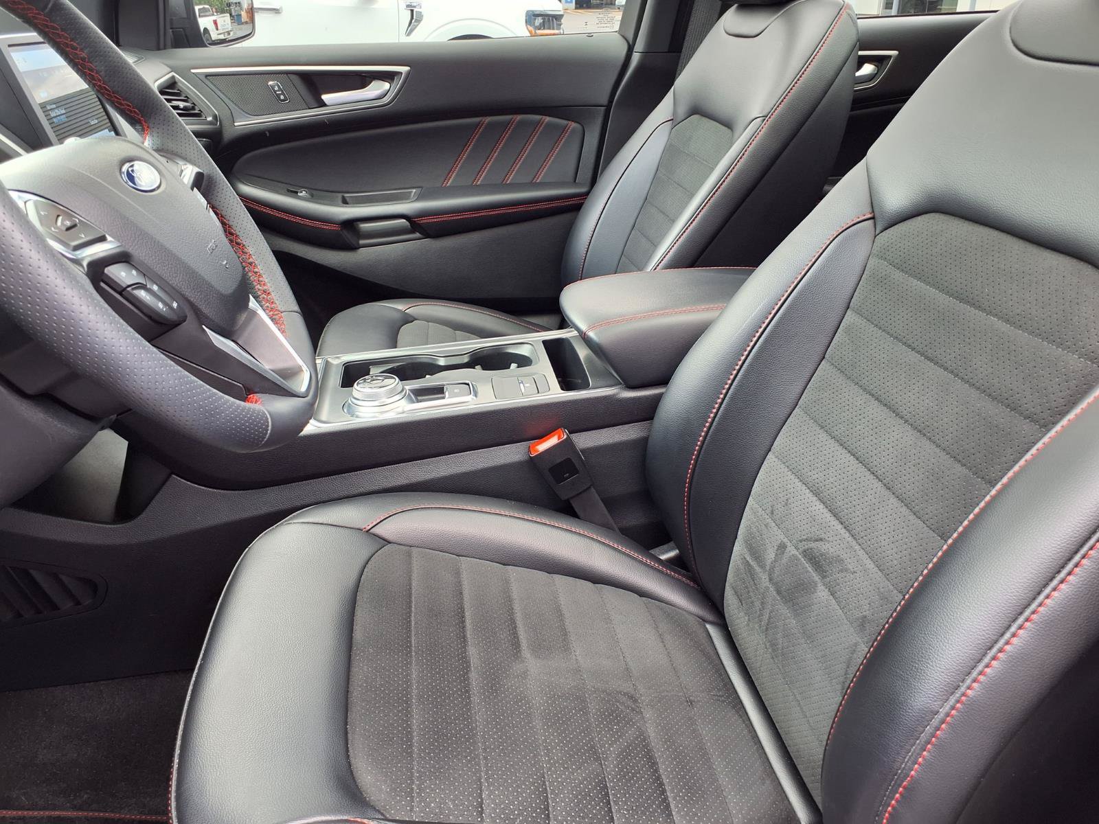 Used 2024 Ford Edge ST-Line AWD/4WD image 3