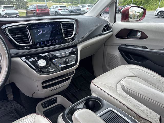 Used 2020 Chrysler Pacifica Limited FWD image 13